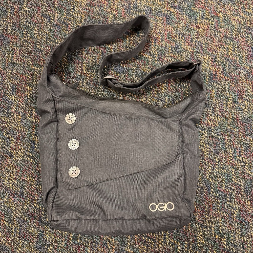 NWOT Gray OGIO Brooklyn Tablet Purse Cross Body Messenger Bag Satchel Padded